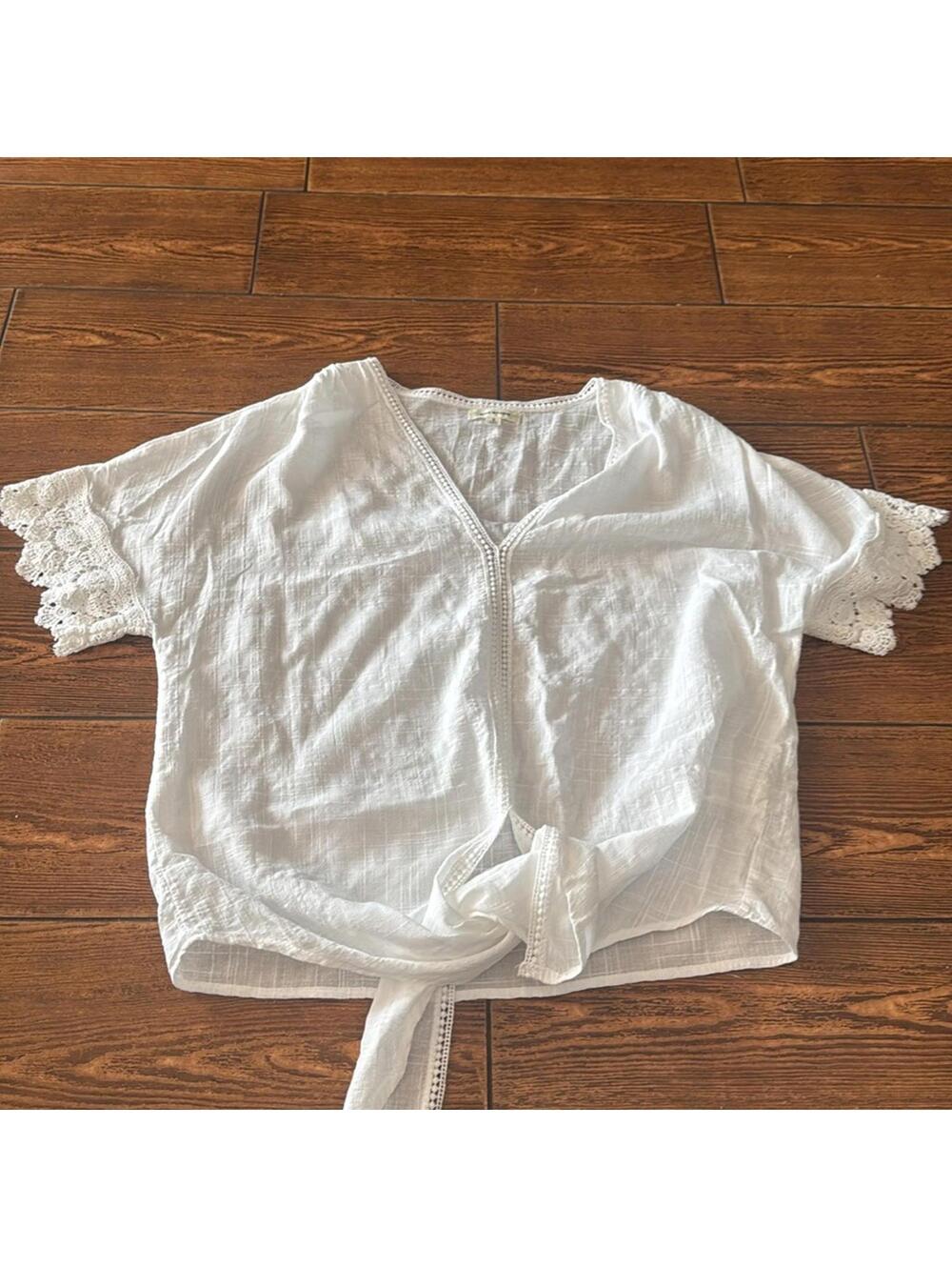 Max Studio light weight tie shirt size small